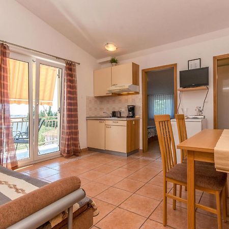 Stunning Apartment In Sveti Filip I Jakov Exterior foto