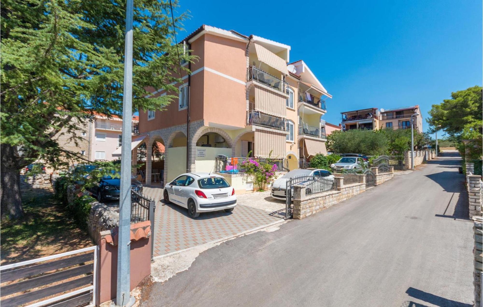 Stunning Apartment In Sveti Filip I Jakov Exterior foto