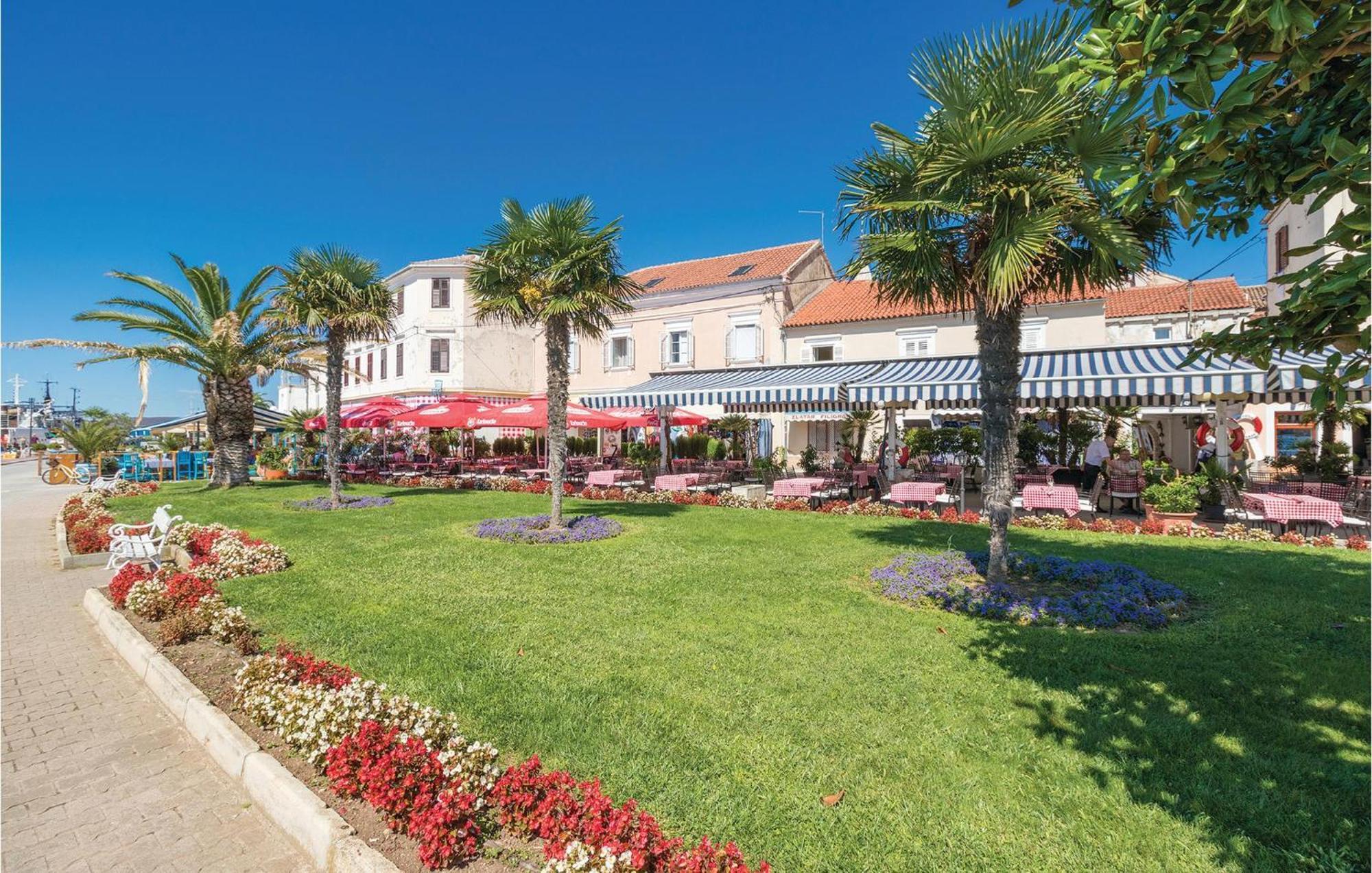 Stunning Apartment In Sveti Filip I Jakov Exterior foto